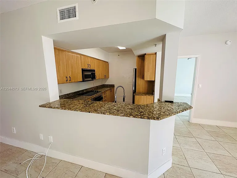 140 Meridian Ave #314 — Photo 16