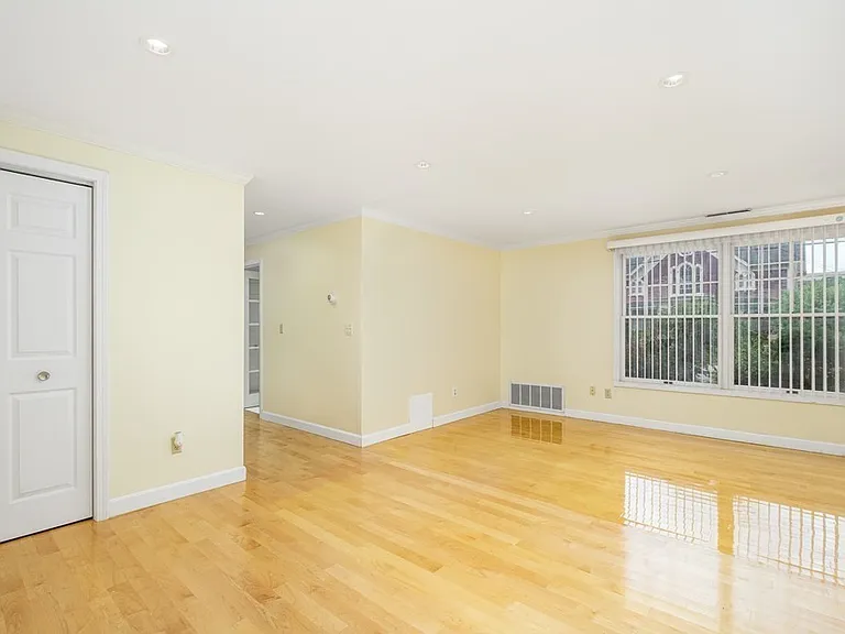 49 Washington St #2 — Photo 1