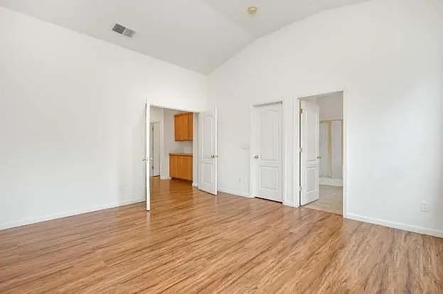 2832 E Cromwell Ave — Photo 3
