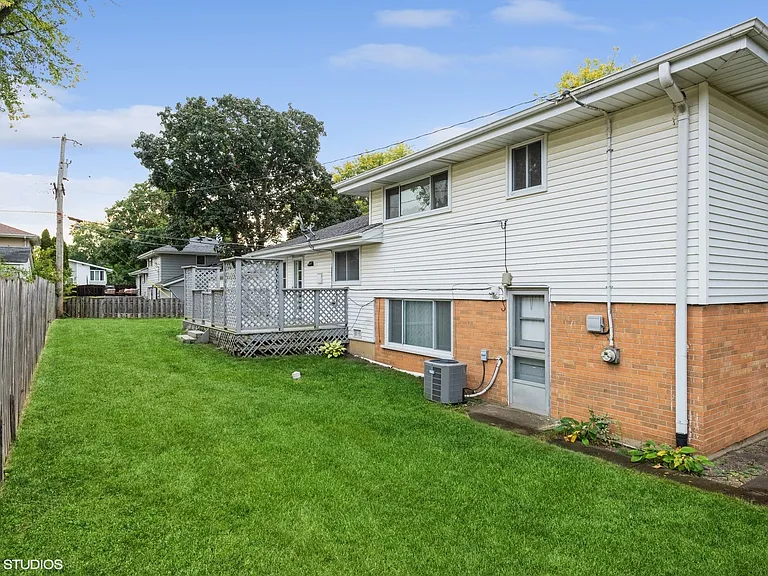 319 Shirley Ct — Photo 20