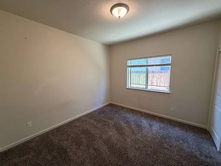 4476 Lindsey Ln — Photo 12