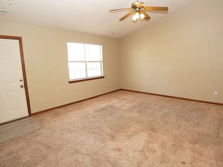 103 N Ginger Dr — Photo 3