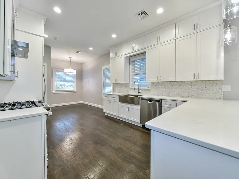 349 Meridian St #2 — Photo 4
