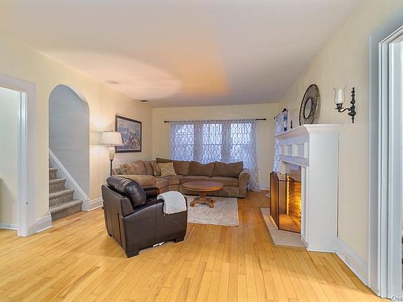 3rd image of 170 Wayne Ave