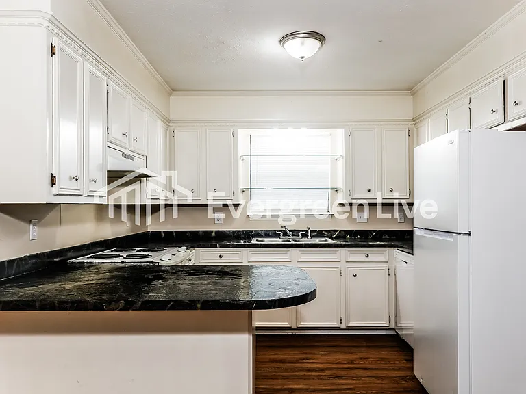 821 Willoway Cv E — Photo 15