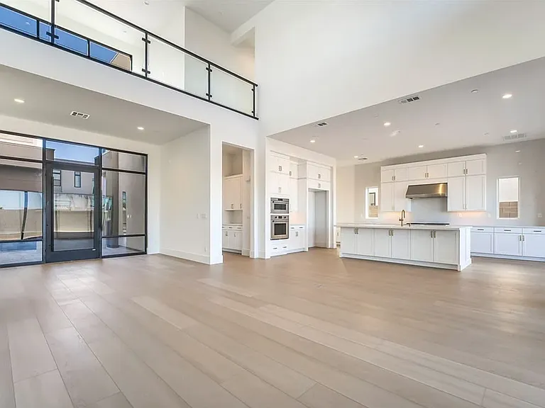 Large, open floor plan with 22 foot vaulted ceiling