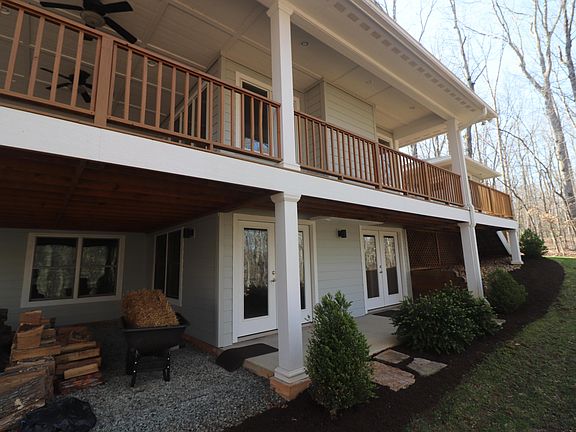 3rd image of 326 Waverly Ln