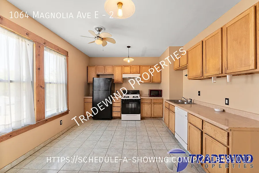 Beautiful and spacious 2nd floor 2 bed, 1 bath duplex — Photo 3