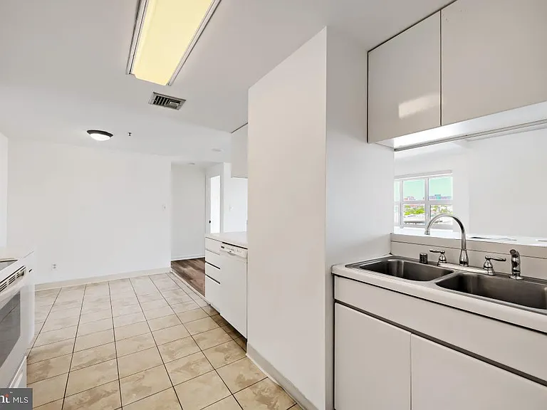 250 President St #603 — Photo 6
