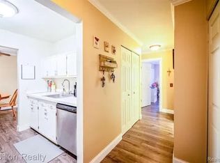 653 E Fox Hills Dr, Bloomfield Hills, MI 48304