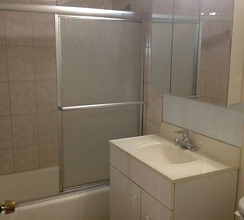 5th image of 919 Boxwood Dr #106