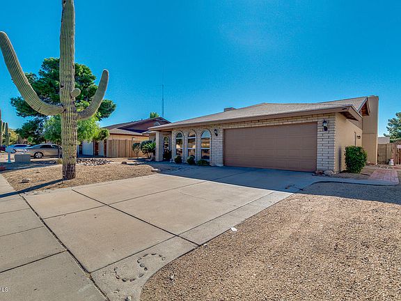 3rd image of 5135 W Dahlia Dr