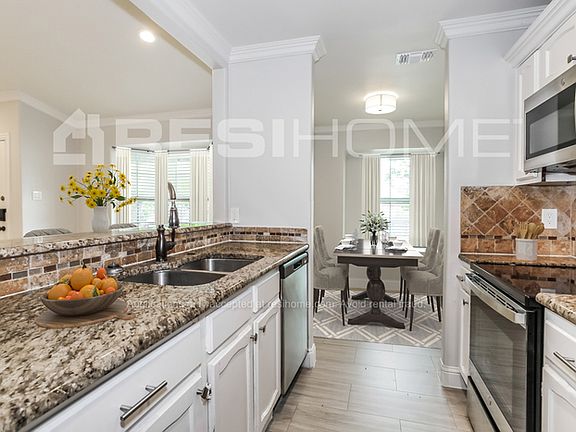 3rd image of 10223 Woodlot Dr
