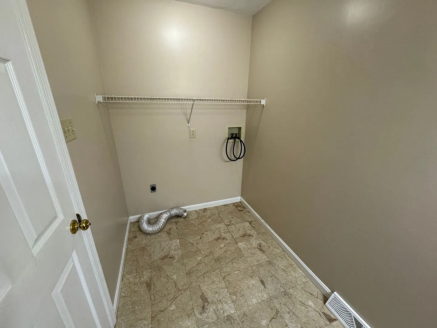 Town Home with Rear Deck — Photo 4
