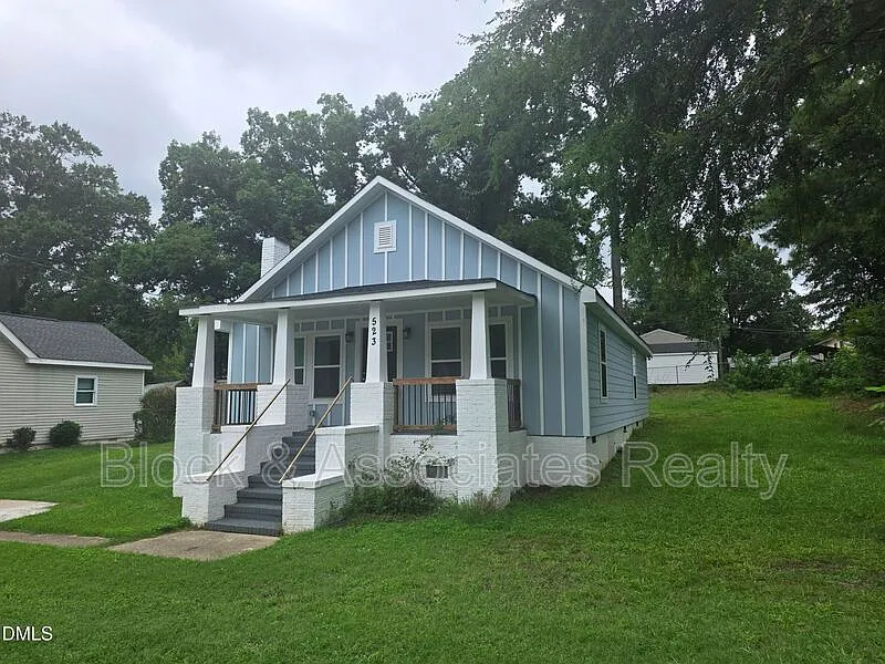 3 bed, 2.0 bath, 1200 sqft, $1,700 — Photo 3