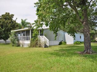 31522 Gladys Ln, Tavares, FL 32778