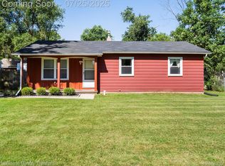 407 Crescent Ave, Holly, MI