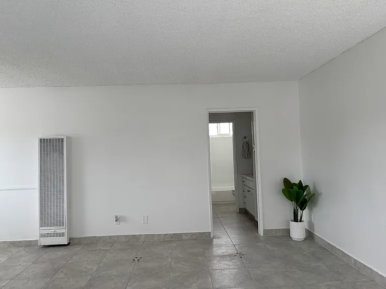 7307 Woodman Ave #8 — Photo 4