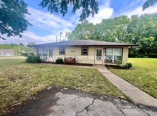 613 NW Fieldcrest Dr APT A, Lees Summit, MO 64081