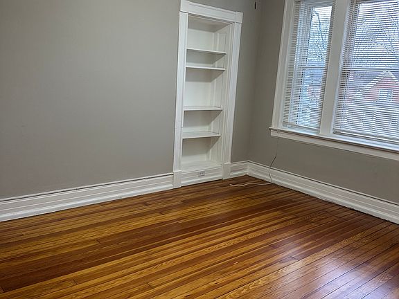 4th image of 149 Vernon Ave #4