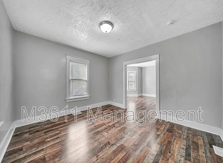 2503 S 8th St — Photo 6