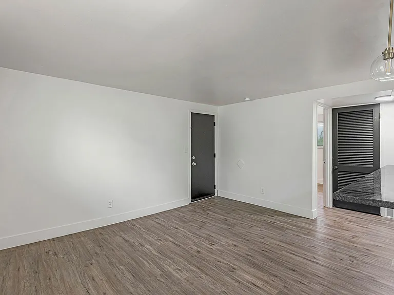 8 Bordeaux Dr #1 — Photo 13