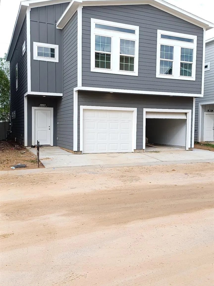 3 bed, 2.5 bath, 1271 sqft, $1,899 — Photo 3