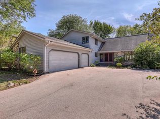 3625 W Brittany Ct, Mequon, WI 53092