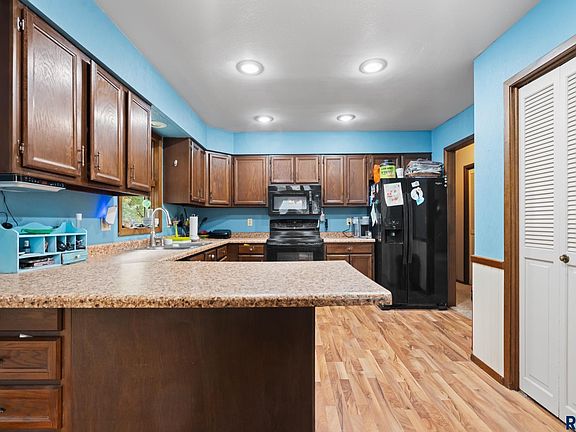 4th image of 701 S Gardner Dr