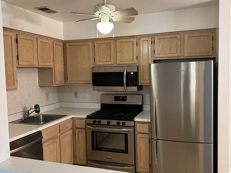 1038 Waterford Dr — Photo 5