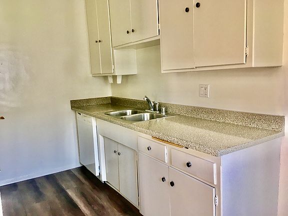 5th image of 1318 N Martel Ave #1318