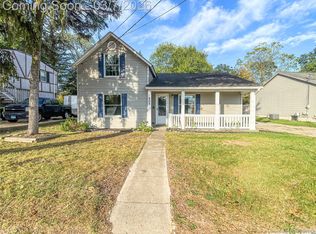 405 Lincoln St, Fenton, MI 48430