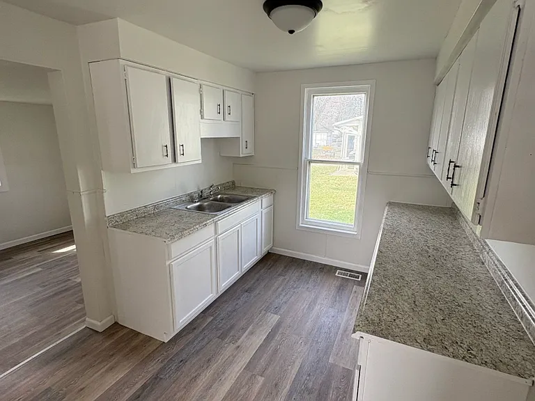 621 Miami St — Photo 2