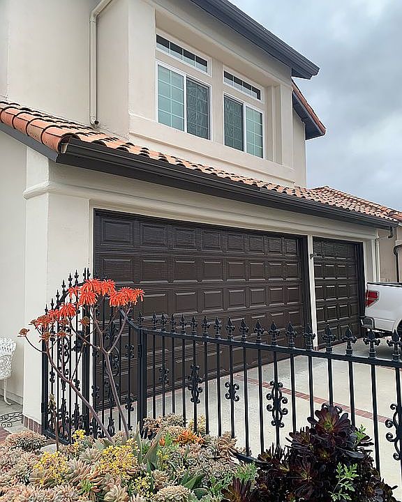 2nd image of 28502 La Plumosa