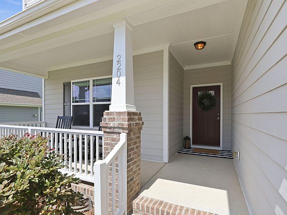 4th image of 2204 Mills Crest St