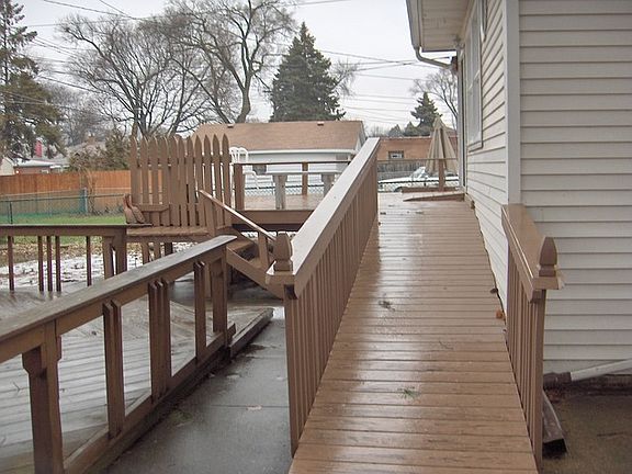 4th image of 4840 W 98th St