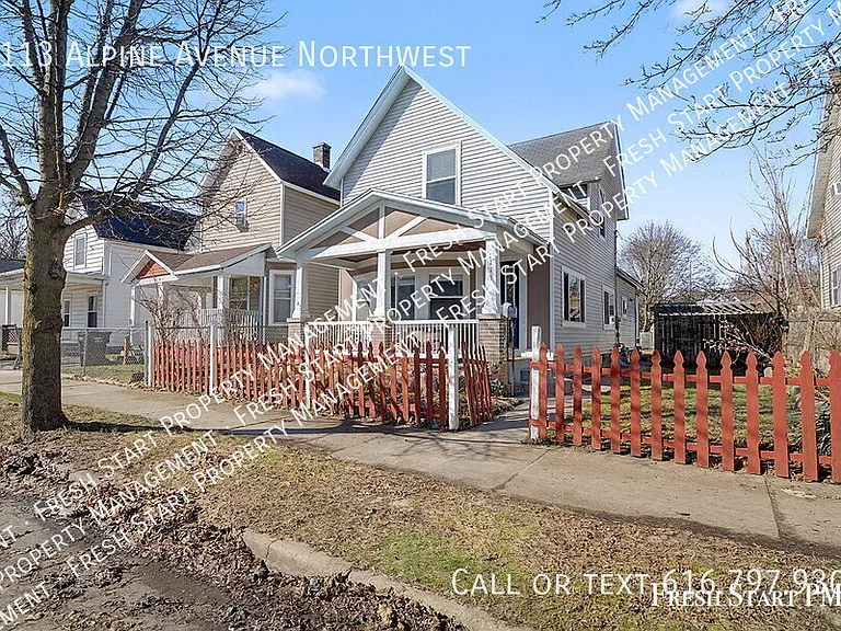 1113 Alpine Ave NW — Photo 1