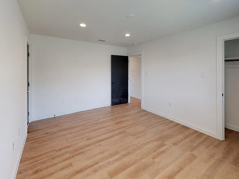 Live Oak Manor — Photo 21