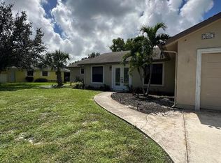1686 SE Trumpet Ln, Port Saint Lucie, FL 34983