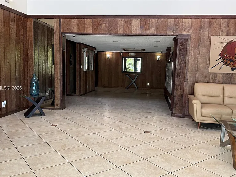 240 Lakeview Dr #306 — Photo 19