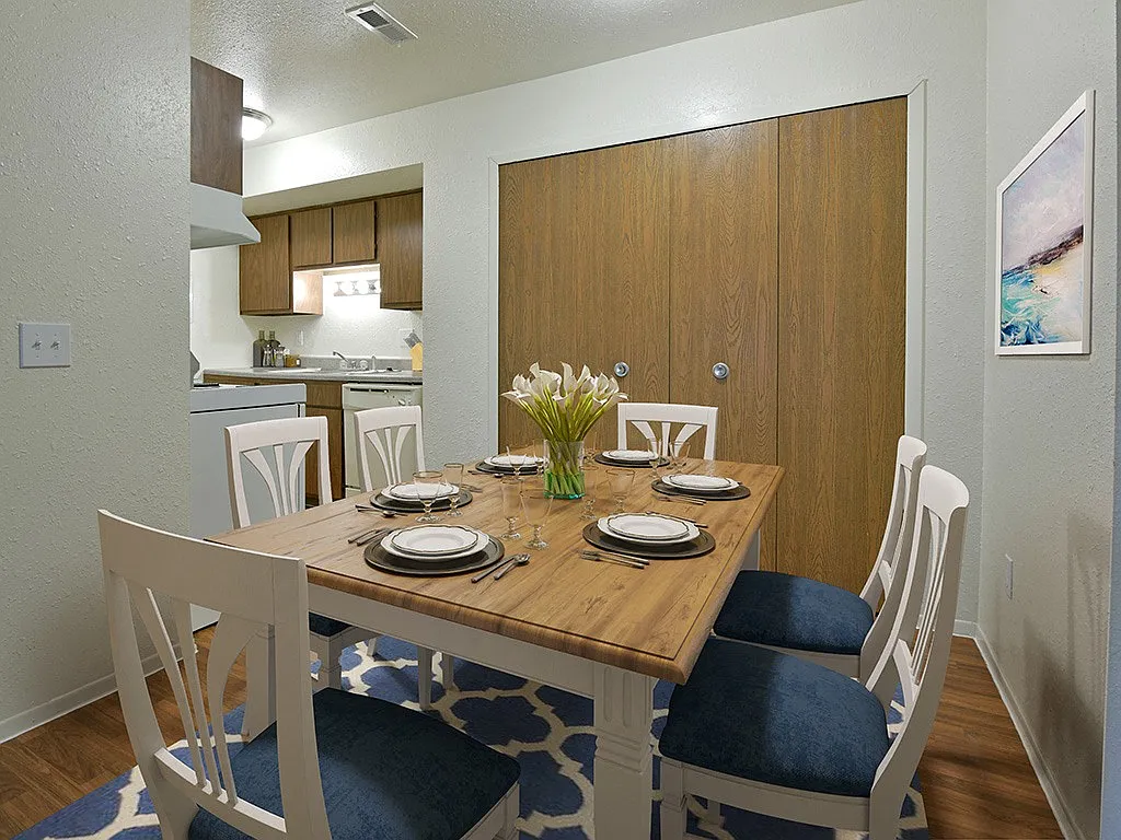 Huntington Place Apartments — Photo 2