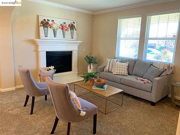 5th image of 1057 Clearwater Creek Blvd