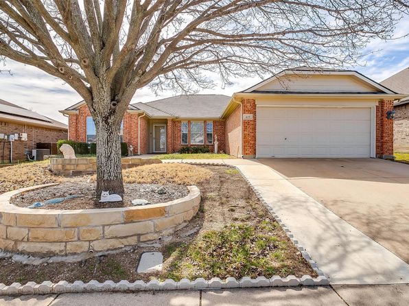 405 Lone Star Dr, Justin, TX 76247