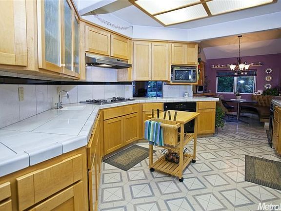 3rd image of 8317 Mariposa Ave