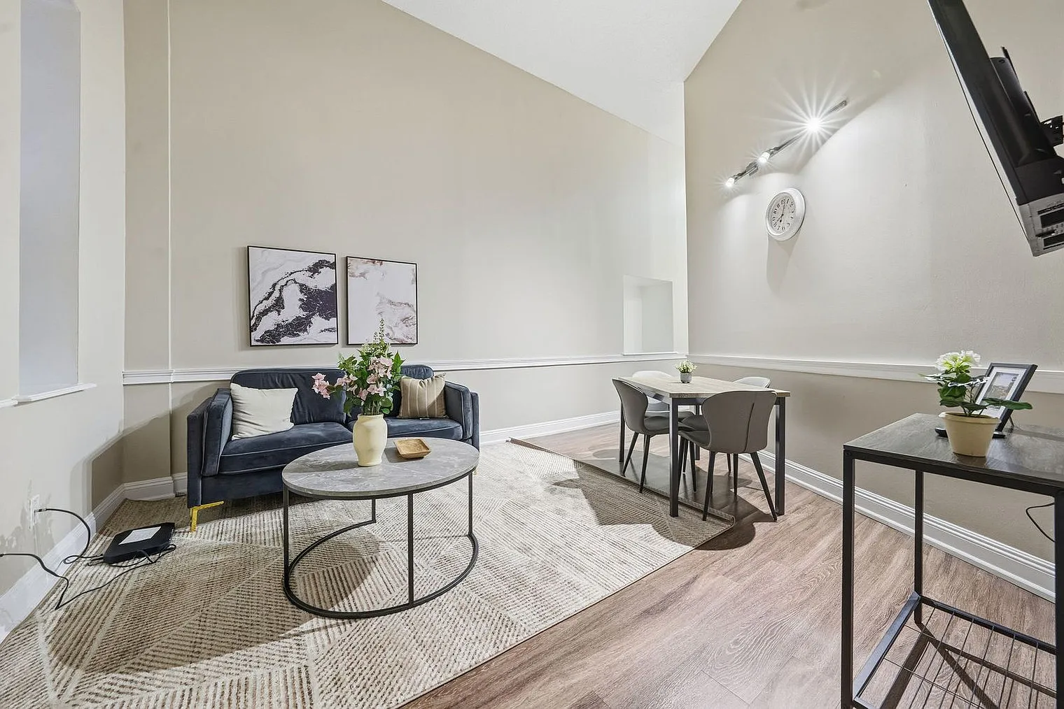 1 bed, 1.0 bath, 6996 sqft, $4,311 — Photo 1