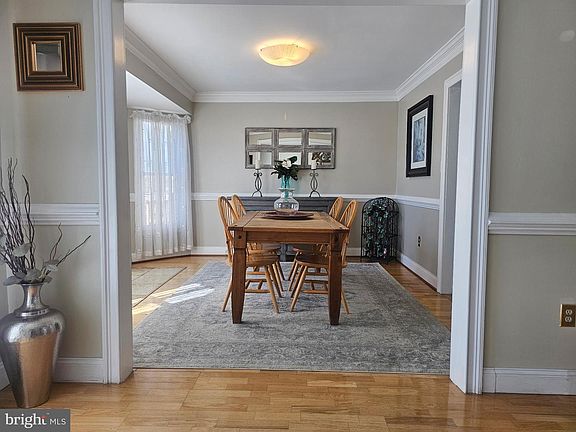 4th image of 2905 Gracefield Rd
