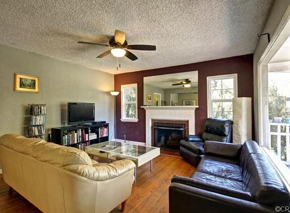 4th image of 1349 N Avenue 46