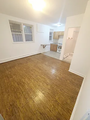 Rented by Metro Garden Realty NYC | media 1