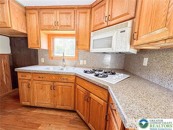 5th image of 85 James Ln