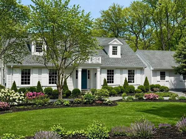 1 Horseshoe Path, Lloyd Harbor, NY 11743